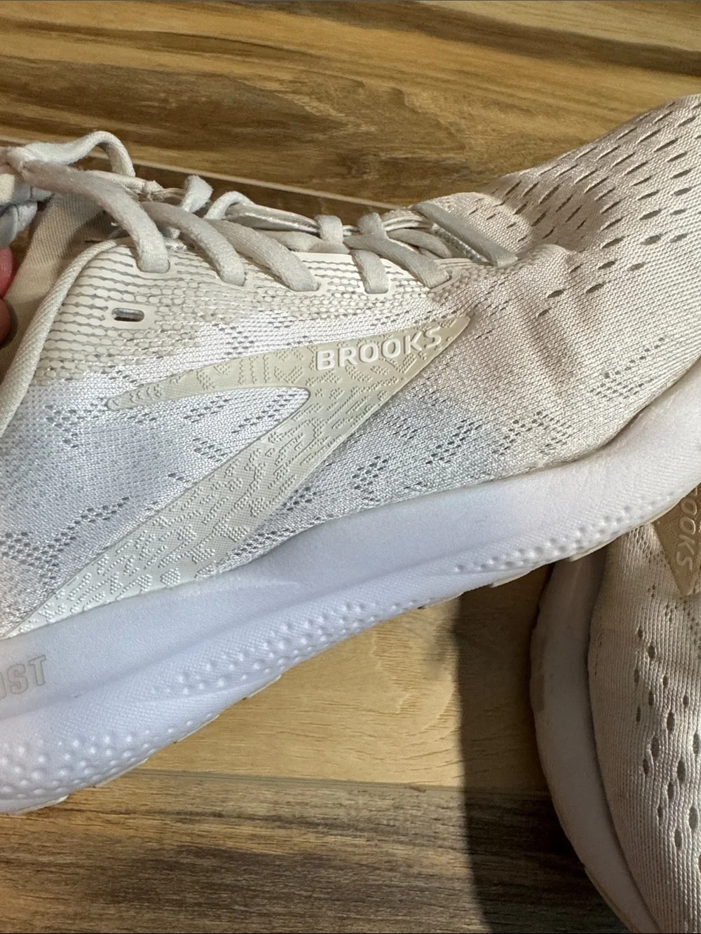 Brooks Ghost 16 Women's Running/Tennis Shoes – Size 8.5 Medium - used